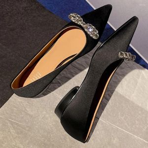 Lässige Schuhe Frauen Sartin Stoff spitzer Zehen Slip-on Flats Single Crystal Bowtie süße weibliche koreanische Art täglich Frauen