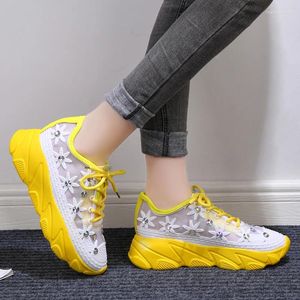 Fitnessschuhe Frauen Plattform Sneakers Lady Brand Keils Vulkanize Mesh weiß klobige Mode Crystal Floral Casual Casual Casos