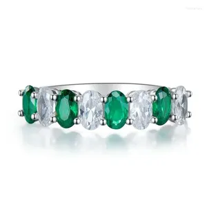 Rings de cluster Versátil 925 Sterling Silver Emerald Oval Zirconia cúbica para mulheres Sparkling Weaking Jewelry Gift Wholesale