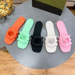 2024 Terlik Tasarımcı Slaytlar Sandal Kadınlar Düşük Topuk Ayakkabı Klasik Açık Ayak Plaj Terlikleri Saf Renk Flip Flops Moda Yaz Sandaletleri 35-41