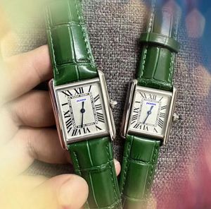 Boa aparência feminina de tamanho pequeno relógio 28mm Dois pinos Design Quartz Movimento de couro de vaca Combinema militar Casual Lady Clock Table Square Roman Tank Wristwatch Gifts