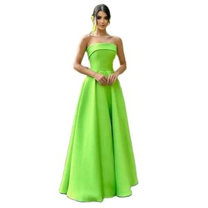 Vestidos de noite verde e elegante de cetim com bolsos A-line sem alças com zíper plissado de volta vestidos de baile de bandeira