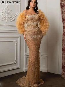 Partykleider Gold Glitzer Diamanten Perlen Dubai Abend Meerjungfrau One Schulterfedern Langarm Saudi -Arabisch formelles Kleid