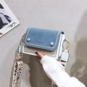 Bolsas de ombro 2024 Ins Small Fashion Square Crossbody Lady Niche Design Trendy Beauty Bag Zipper Messenger Burses Woman