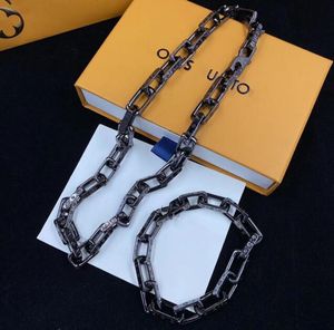 Luxury Black Chain Armets pojkvän Presentmärke smycken halsband Dainty Flower Charm Youth Chain Armband Designer Men kubansk ren titan rostfritt stålkedja