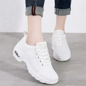 Lässige Schuhe Plus -Größe Absorber Damen 2024 Trend weibliche vulkanische Basketball Top -Qualität Sneaker Sport Wide Fit Teniss