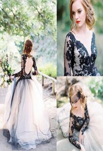 Senaste 2019 Black and White Vintage Wedding Dresses Western Country Style V Neck Backless Illusion Long Sleeves Gothic Bridal Gown9175259