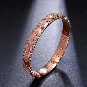 Designer Vielseitige Big Brand Armbänder für Frauen Gold plattiert volle Kristall vier Blatt Perlee Süße Klee Blume Manschette Valentinstag Party Geschenk