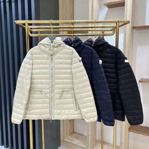 202m Mengjia Spring och Autumn New Lightweight Edition Womens Down Coat 90 White Goose Slim Fit Style Casual