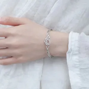 Bracciale irregolare di sicurezza circolare di sicurezza cavo con il fascino dello stile cinese è un dono per le ragazze