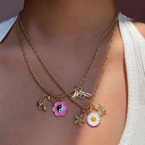 Pendant Necklaces HipHop Punk Enamel Glazed Daisy Flower Twist Rope Chain Necklace For Women Men Golden Metal Maple Leaf Charms Long Chain Jewelry Y240420