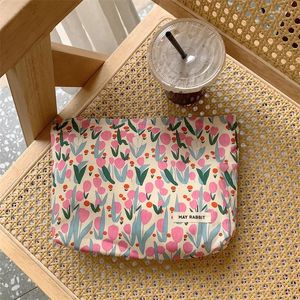 Cosmetic Bags Ins Tulip Flower Cotton Makeup Organizer Large Capacity Skin Care Toiletries Storage Bag Women's Clutch Pouch