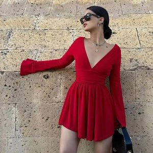 Casual Dresses 2024 Spring Style V-Neck Flare Sleeves Pleated High midje Sexig öppen ryggklänning för kvinnor