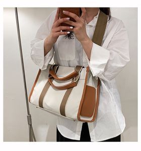 Designer Luxury fashion Tote Bags Internet famous pearl handbag for women new niche design chain crossbody bag mini lipstick bag carry and change wallet M5315208