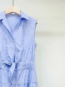 Casual Dresses Diamonds pärlblå midi klänning för kvinnor 2024 Vår/sommar ärmlös snörning i midjan ihålig skiktad mantel dam