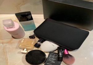 Paris markası kozmetik çanta ile hediye kutusu taşınabilir kozmetik depolama çantası lüks kadın tasarımcı sıfır çanta zarif siyah mini zip pock5292264