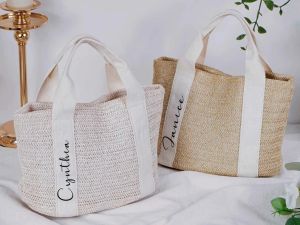 Bolsas Bolsa de dama de honra personalizada Smith Burlap Mini -Tote Bags Presente de casamento com Nome Bachelorette Party Favor Team Team Bride