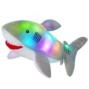 55 cm Light-up Shark Doll Plüschspielzeug hochwertiger PP-Baumwoll-Schlafenkissen Weiche Nälfte gefüllte Tiere für Mädchen Glühen Spielzeug 240419