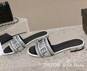 Chanells 신발 고급 디자이너 플랫 신발 Chanells 샌들 브랜드 신발 워터 다이아몬드 보우 상위 패션 브랜드 샤넬 산들 안티 슬립과 섹시한 해변 플립 플롭 881