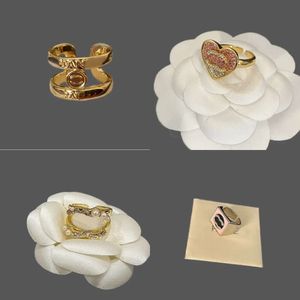 Charming Designer Novelty Feminine Style Unisex Plated Gold Rings for Womens Mens Ring Mans Jewelry Birthday Gift White Zh212 H4