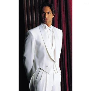 Garnitury męskie Włochy Białe podwójnie piersi mężczyźni 3 sztuki Plece Blazer Cest Handsome Celebrity Wedding Formal Prace Przyczynowo dopasowany zestaw
