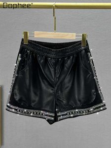 Frauen -Shorts Modebrief heiße Bohrmaschine Elastische Taille Leder Shorts Frauen 2023 Herbst neue Taille Lose äußere Wear -Stiefelhose Frauen Y240420