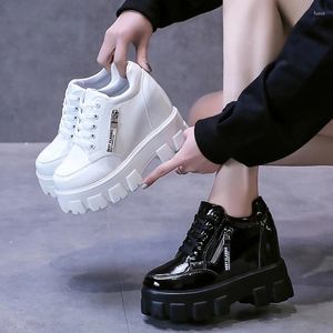 Piattaforma di scarpe casual Donne 2024 Fashion Dad Spring Sneakers Sneaker Wedge High Heel White Zipper