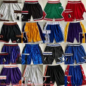 ポケット付きのクラシックレトロな本物の刺繍バスケットボールショートパンツAUステッチ品質の通気性ジムトレーニングビーチパンツスウェットパンツポケットショートマンXS-XXL