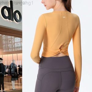 Desginer Yoga Top Shirt Dity Oner Woman Hoodie Suit Womens Spring and Autumn Sports Top مع وسادة صدرية قصيرة ملائمة على الأكمام الطويلة النحيفة اللياقة العصرية