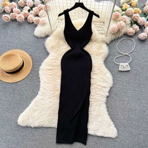 Urban Seksowne sukienki Yuoomuoo Kobiet Sukienka Seksowna wąska dekolt Slim Elastyczne Ziatkowane Knitte One Piece BodyCon Sukienka Streetwear Lady Vestidos Y240420