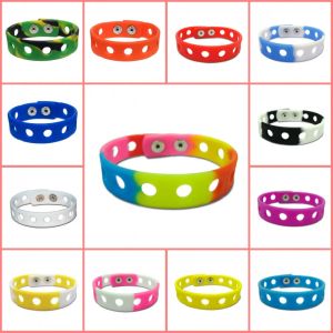 Bangle Free DHL 500pcs gemischte Farbe Mode Silikon Armbänder Armbänder Bands Großhandel Fit für Schuhschützen 18 cm Kinder Weihnachtsgeschenk