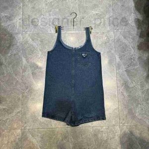 Kobiety Jumpsuits Rompers Designer 2024 Spring Triangle Okrągła szyja Umyj pojedynczy wiek kieszonkowy Pasek ramię One Piece Denim Shorts dla kobiet