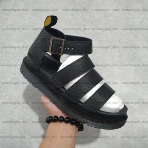 Designer preto Gladiator Sandals Fashion Matte Patent Leather Platform Sandle Front Zipper Summer Men Women Sandale Sapatos Tamanho 36-43