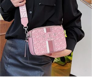 Modepåse axelväskor designer handväskor kvinnor lyxväskor gues bokstäver tygväska svart vit rosa pu blixtlås klassiker mini väskor kvinna lady girl ss1