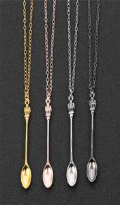 Charm minúsculo colher de chá de chá de pingente de pingente com coroa para mulheres 4 cores Creative Mini Long Link Jóia Colar de colher3483882