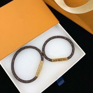 Com box Men masculino Bracelets de couro Brown Old Flower Letter's Lover's Charm Brangelet Bangle Gold Color Jewelry Acessórios 17 211p