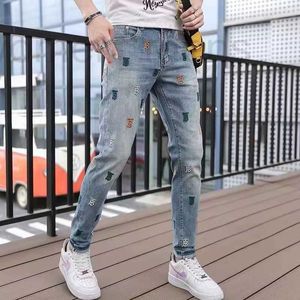 Jeans designer maschile color chiaro jeans maschi primavera/estate 2023 Nuova lettera di tendenza ricamo Slimt fit gamba piccole pantaloni lunghi bzyu