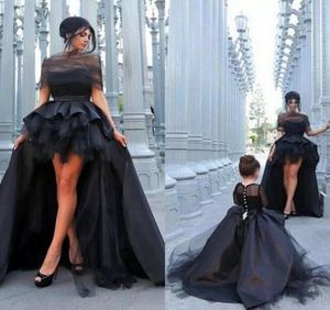 2019 Black Mother and Daughter Matching Dresses for Prom Top Quality Ruffles High Low Kirt Satin och Tulle Long Sleeve Kids Pagea2764128