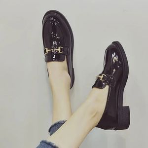 Withered British style retro fashion elegant buckle patent leather solid hedging loafer shoe flat 240420