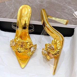 Сандалии роскошный дизайн золотой цветок тонкие каблуки Slippers Женщины сексуальные заостренные пальцы из ПВХ ПВХ.