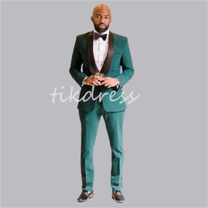 Tuxedos de casamento de homens verdes escuros com xale preto lapela um botão de duas peças fantasia de cetim homme blazer calça roupa magra de homens negros fatos de festa formal 2024 desgaste do noivo