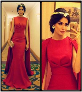 2020 Arabskie czerwone długie sukienki wieczorne szat de soiree klejnot z marszczyzowaną satynową syrenę syreną formalne sukienki abendkleider9544351