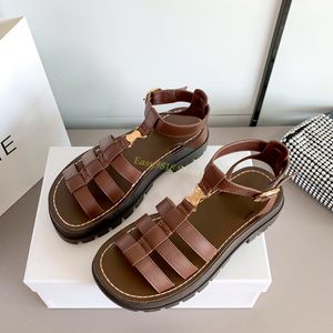 Sandálias de grife feminino desliza plataforma de luxo slide clele gladiator sandália vegetas bloqueio malha grossa salto plano lençol de praia slippers sliders de pele de bezerro preto