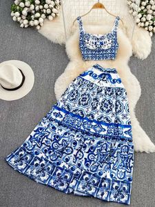 Pista de verão Roupa de porcelana azul e branca de roupas femininas curtas de pulverização curta saia longa de saia maxi 2 peças conjunto 240415