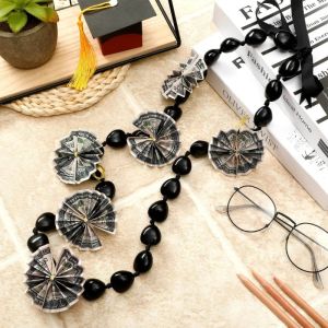 Halsband Kukui Nutslei Necklace Graduation Class of 2023 Black Beads Nut Leis med Ribbonbow Graduation Gift Party Accessory