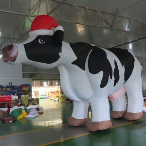 Toptan açık hava aktiviteleri 8ft/10ft/13ft/15ft boyunda özel dev şişme Hollandalı süt inekleri reklam için Noel şapkası ile