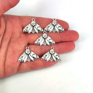 Charms 50pcs New Sun Moon Tier Motte Schädel Kopf Motte Anhänger für Frauen -MAN -Accessoires Großhandel