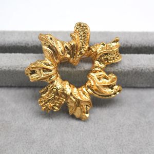 Jewelry Niche medieval vintage design personality French floral style Vintage women's brooch clothing accessories