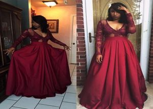 2019 Elegant Bourgogne Deep Vneck Long Sleeve Prom Dresses Aline Dark Red Prom Gown Top Lace Floor Längd Billiga Afrikanska Party Gow3077760