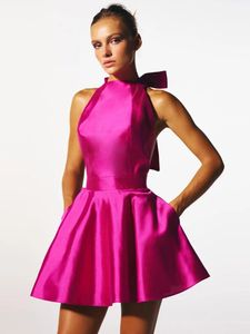 Frauen elegante kurze Heimkehr Cocktail Party Kleid Kleid mit hoher Hals ärmellose Fuchsia Bow Rücken Satin Prom formelle Kleid Fashion Robe de Soiree